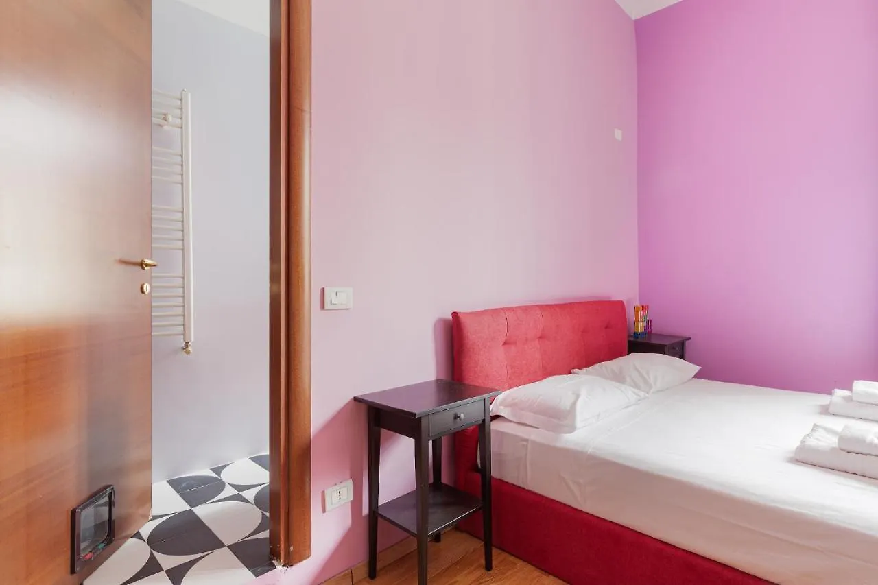 Milano Viale Umbria Colorful Apartment Milan