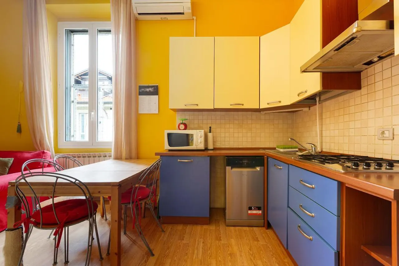 Milano Viale Umbria Colorful Apartment