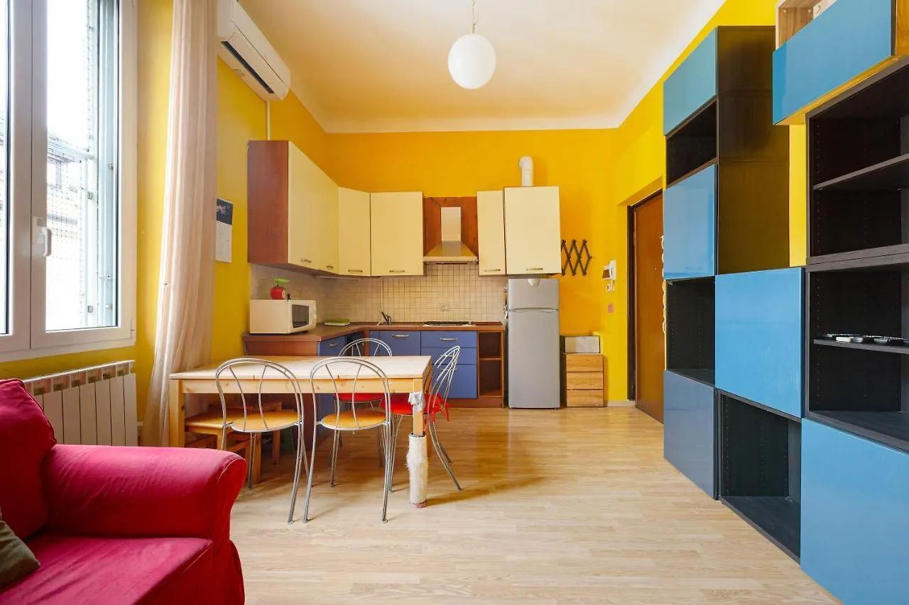 Milano Viale Umbria Colorful Apartment Milan