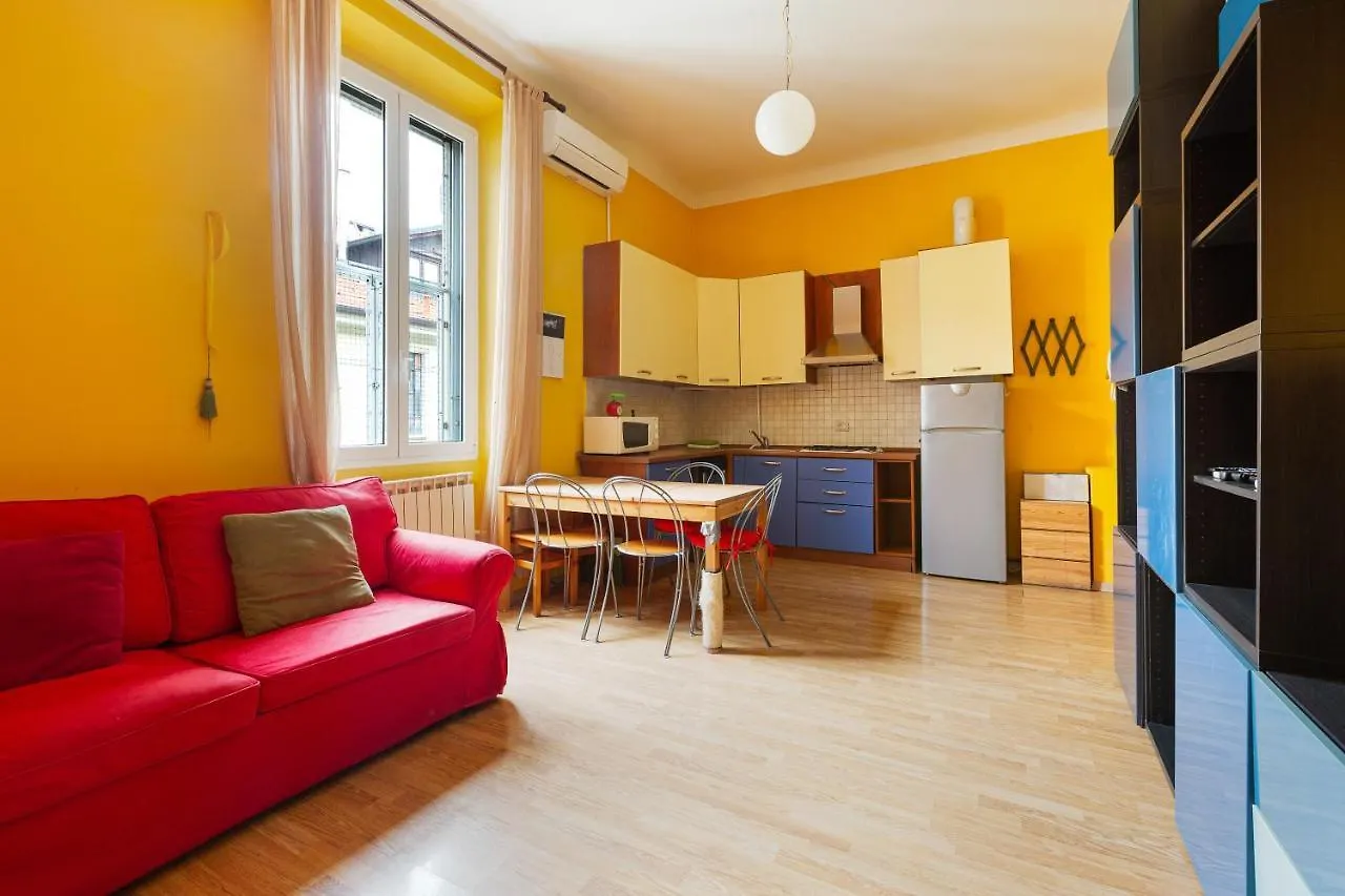 Milano Viale Umbria Colorful Apartment