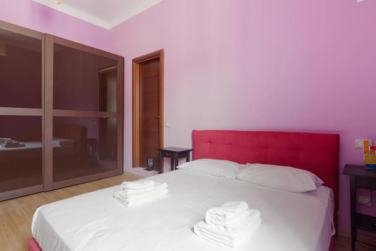 Milano Viale Umbria Colorful Apartment Italien