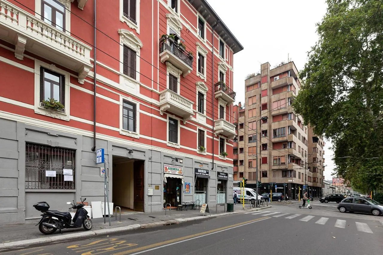 Milano Viale Umbria Colorful Apartment